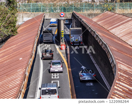"Bridge pier between lanes going in the same direction" to be removed as part of a large-scale renewal project on the Metropolitan Expressway Central Circular Route (Tsukijigawa Section) 122098264
