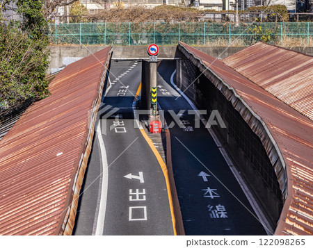 "Bridge pier between lanes going in the same direction" to be removed as part of a large-scale renewal project on the Metropolitan Expressway Central Circular Route (Tsukijigawa Section) 122098265