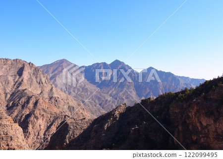 沐浴在朝陽下的伽藍山脈 沐浴在朝陽下的伽藍山脈 122099495