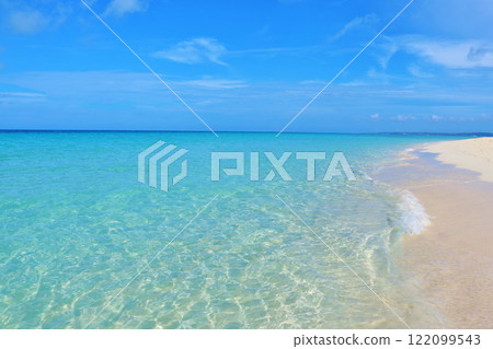 Okinawa Miyakojima Yonaha Maehama's blue sky and sea 122099543