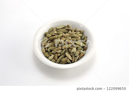 cardamom 122099650