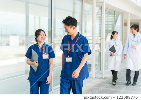 Men and women of doctors, doctors, nurses, medical workers, doctors, occupational therapists, and physical therapists talking in the hallway of the hospital Men and women of doctors, doctors, nurses, medical workers, doctors, occupational therapists, and physical therapists talking in the hallway of the hospital 122099770