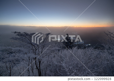 等待日出的白霜森林 等待日出的白霜森林 122099928