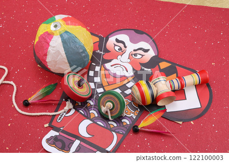 Kites, spinning tops, kendama, paper balloons Kites, spinning tops, kendama, paper balloons 122100003