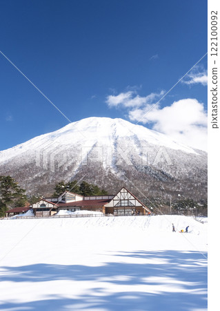 Snowy scenery of Mt. Daisen (from the area around Mt. Daisen Makiba Milk Village) 122100092