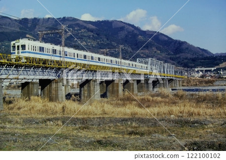 Odakyu 5200 series 5562~, Shin-Matsuda-Kayayama, January 2, 1982 122100102