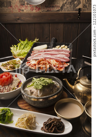 Korean food table Korean food table 122101073