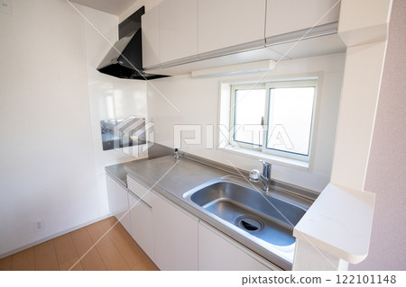 簡單的現代廚房 122101148