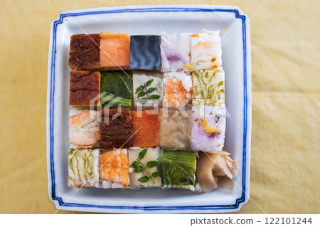 Pushed sushi 122101244
