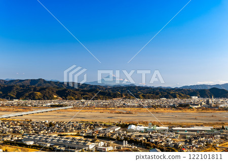從靜岡縣島田市牧之原看到的富士山以及島田市和金谷市的城鎮， 122101811