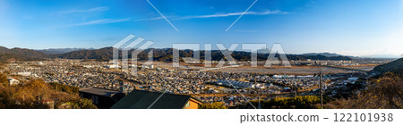 從靜岡縣島田市牧之原眺望富士山、島田市、金谷市的全景 122101938