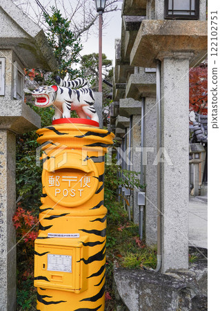 Shigisan Chogosonshiji Temple: Tiger-print postbox Shigisan Chogosonshiji Temple: Tiger-print postbox 122102751
