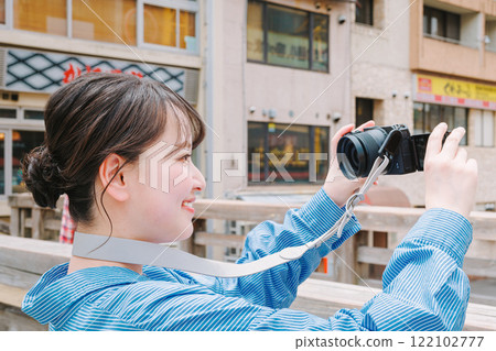 Camera girl taking photos of the streets of Osaka | Female photographer 122102777