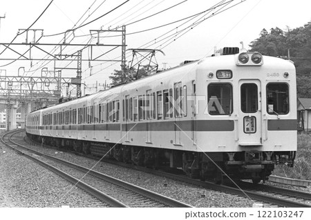 Odakyu, 2400 series 2488~+5000 series, Yumoto-Enoshima combined express, Shin-Yurigaoka-Kakio, May 3, 1982 Odakyu, 2400 series 2488~+5000 series, Yumoto-Enoshima combined express, Shin-Yurigaoka-Kakio, May 3, 1982 122103247