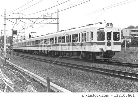 小田急，第一代4000型4011~，漁車時代的5輛編組列車，新百合丘-柿尾，1982年5月3日 122103661