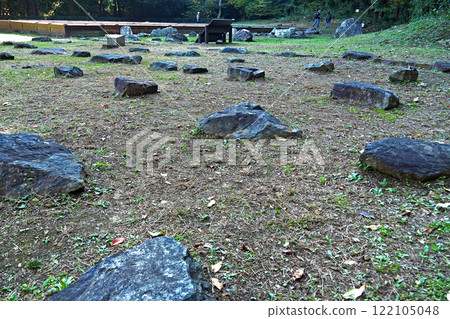 Remains of the foundation stones of buildings in the Goshuden area of Hachioji Castle [Hachioji City, Tokyo] 122105048