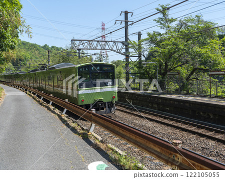 Yamatoji Line 203 series train departing Kawachikatakami Station Yamatoji Line 203 series train departing Kawachikatakami Station 122105055