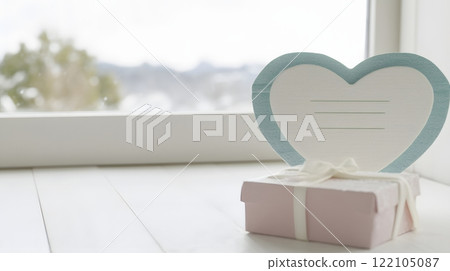 Heart and pink gift 122105087