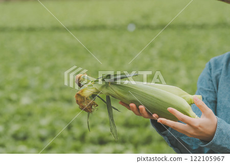 Female Farmers 122105967