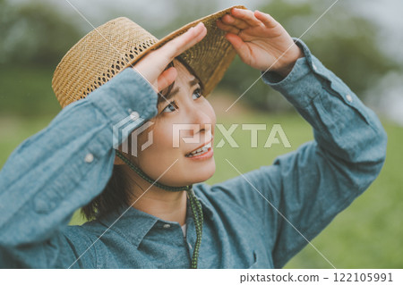 Farmer and rain 122105991