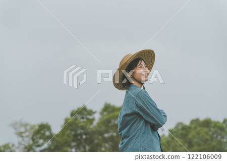 Female Farmers 122106009