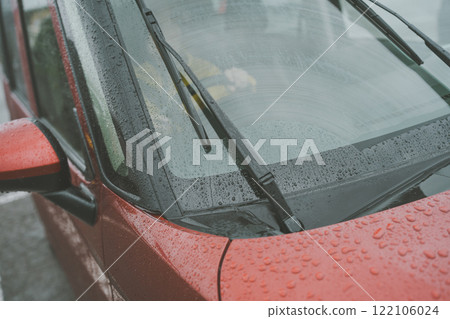 Driving on a rainy day 122106024