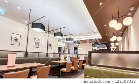 Family restaurant seating 122107358