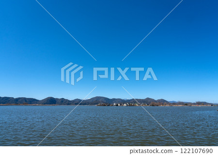 平靜冬日的西湖景色 122107690