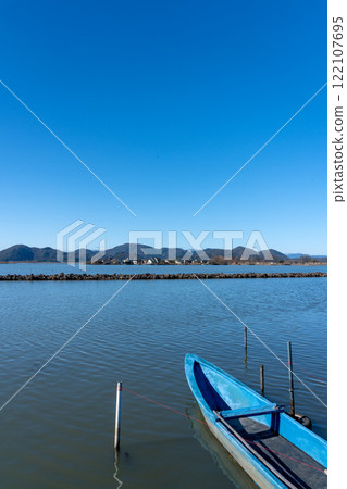 Scenery of Lake Nishinoko on a calm winter day 122107695
