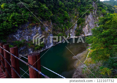 Scenery seen from the suspension bridge, autumn foliage viewing spot, camping spot, sightseeing spot, Tategami Gorge (Hikawa Town, Yatsushiro District) Scenery seen from the suspension bridge, autumn foliage viewing spot, camping spot, sightseeing spot, Tategami Gorge (Hikawa Town, Yatsushiro District) 122107732