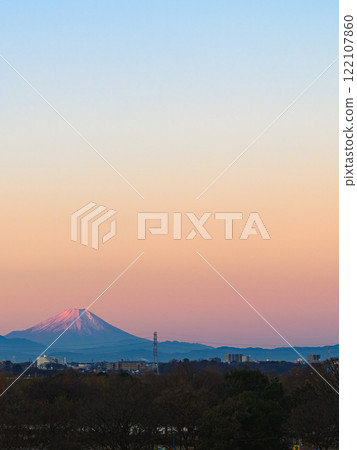 A spectacular view of Mt. Fuji from Toda City, Saitama Prefecture, about 100km away 122107860