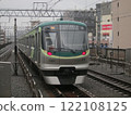 Tokyu 7000 series leaving the platform 122108125
