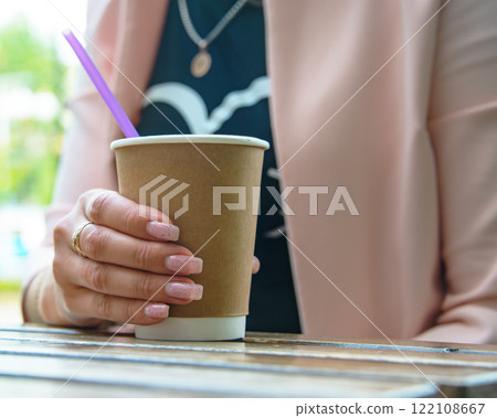 Paper coffee cup aromatic in woman hand Paper coffee cup aromatic in woman hand 122108667