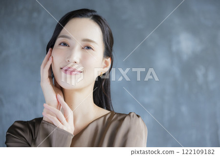 A young woman looking at the camera 122109182