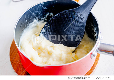 Boiled and softened potatoes Boiled and softened potatoes 122109430
