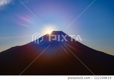 從龍嶽山看到的清晨鑽石富士(略有偏差) 從龍嶽山看到的清晨鑽石富士(略有偏差) 122109619