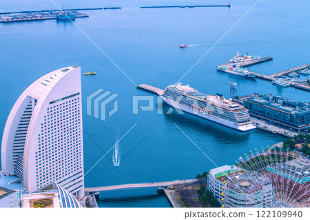日本橫濱市容 首次進港。新光碼頭客運碼頭 = 19 號的維京伊甸園與水上巴士景觀 122109940