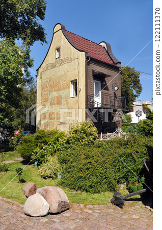 the mystery of the seven bridges on the facade of a house in Kaliningrad 122111370