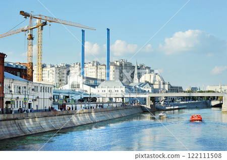 view of the Patriarchal bridge in the center of Moscow view of the Patriarchal bridge in the center of Moscow 122111508