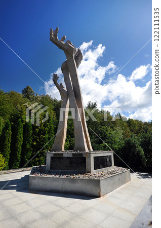 The monument to the victims of the Holocaust is a memorial to the victims of the "Death March" 122111535