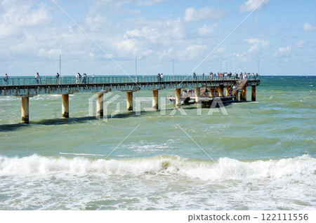 piers and breakwaters on the embankment in Zelenogradsk 122111556