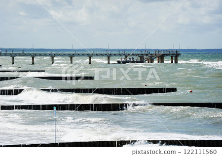 piers and breakwaters on the embankment in Zelenogradsk 122111560