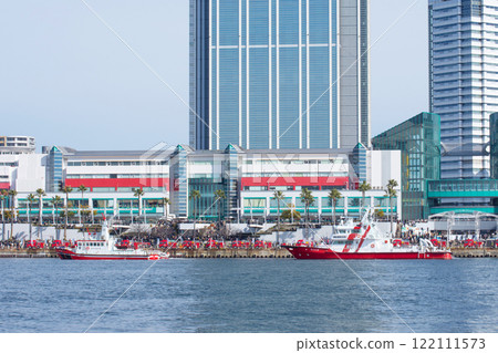 New Year's Parade at Osaka Port 122111573