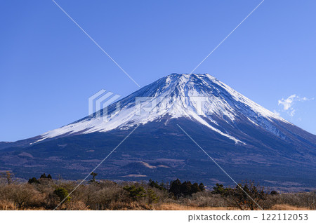 從朝霧高原欣賞富士山和藍天的壯麗景色 122112053