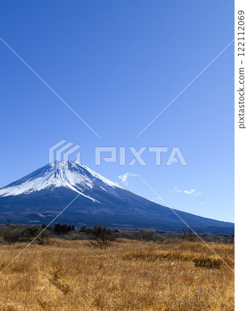 從朝霧高原欣賞富士山和藍天的壯麗景色 從朝霧高原欣賞富士山和藍天的壯麗景色 122112069