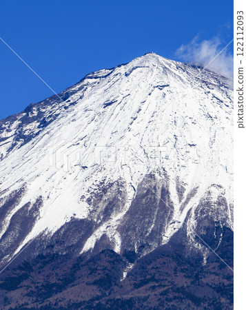 A close-up of a spectacular view of Mt. Fuji from Fujinomiya City, Shizuoka Prefecture 122112093