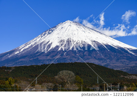 A close-up of a spectacular view of Mt. Fuji from Fujinomiya City, Shizuoka Prefecture 122112096