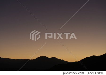從北斗市白州町看到的清晨黃金時段的知嶽山 122112891