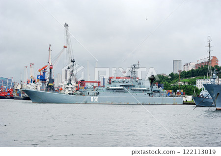 warships in the bay of Vladivostok warships in the bay of Vladivostok 122113019