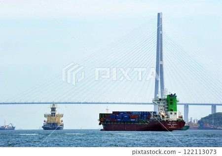 ships in the sea bay of Vladivostok ships in the sea bay of Vladivostok 122113073